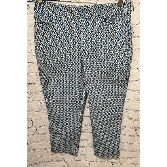 Chico’s Chicos Blue & White Geometric Pattern Straight Leg Crop Pants Size 1/M/8 - Picture 1 of 7